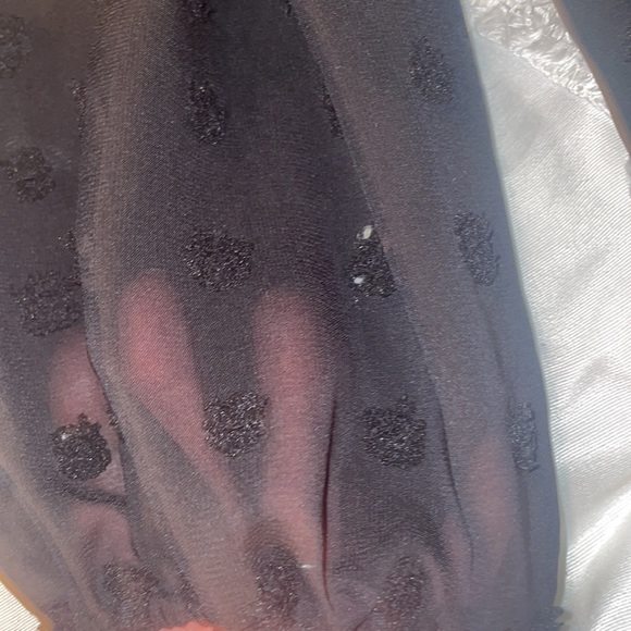 Black top with polka dots made of frayed thread - Picture 4 of 6